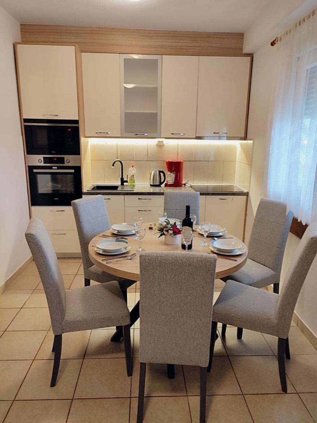 Apartment Slaven Vinišće 外观 照片